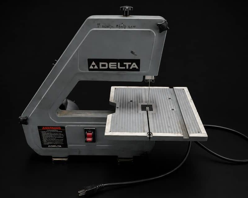 Delta 28-160 Bandsaw Black Background