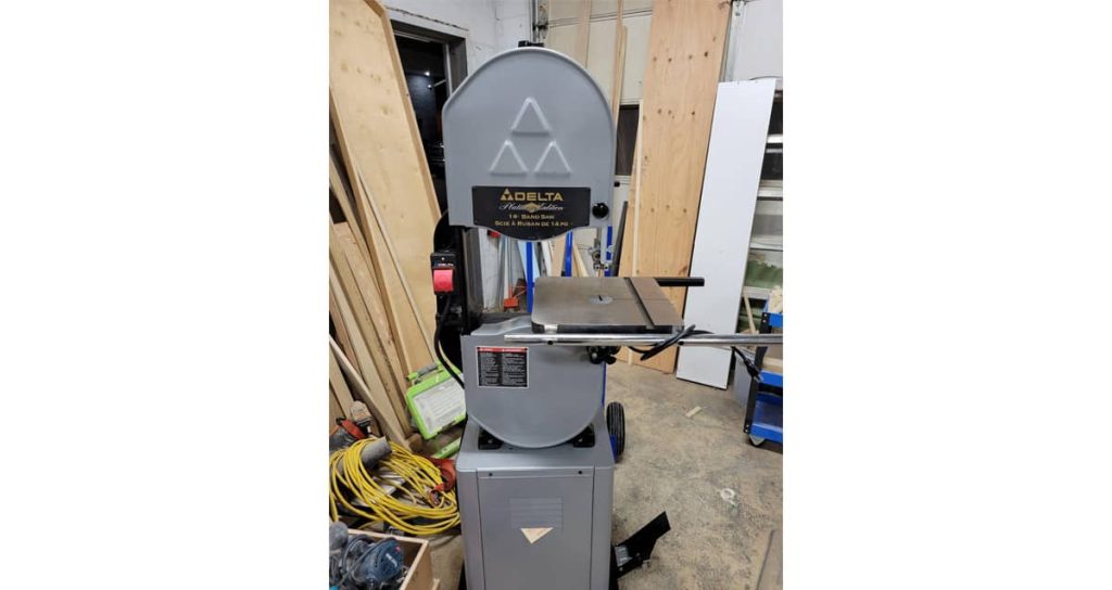 Delta 28-254 Bandsaw in workshop